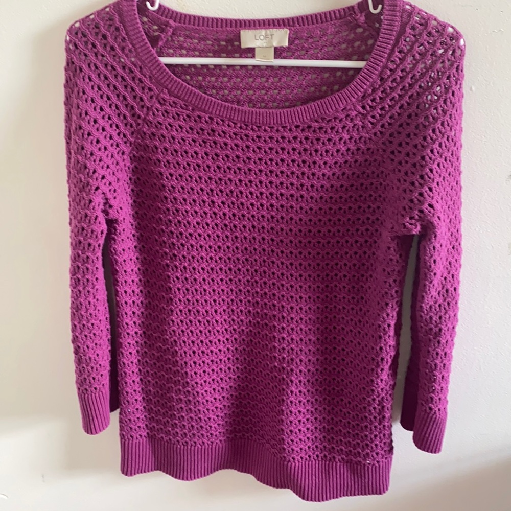 Pink sweater, scoop neck, 3/4sleeve.